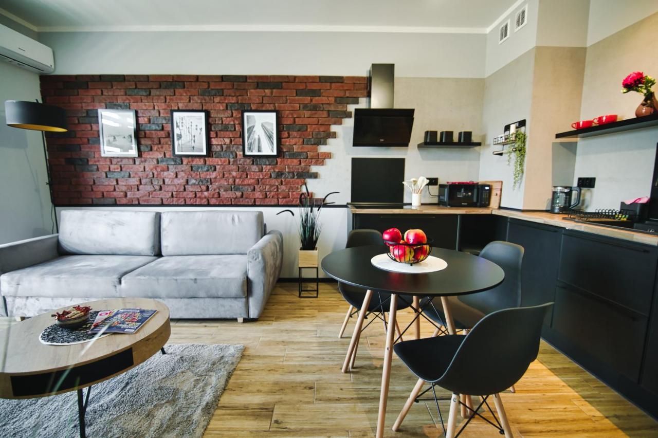 Apartment Blues By Housine *